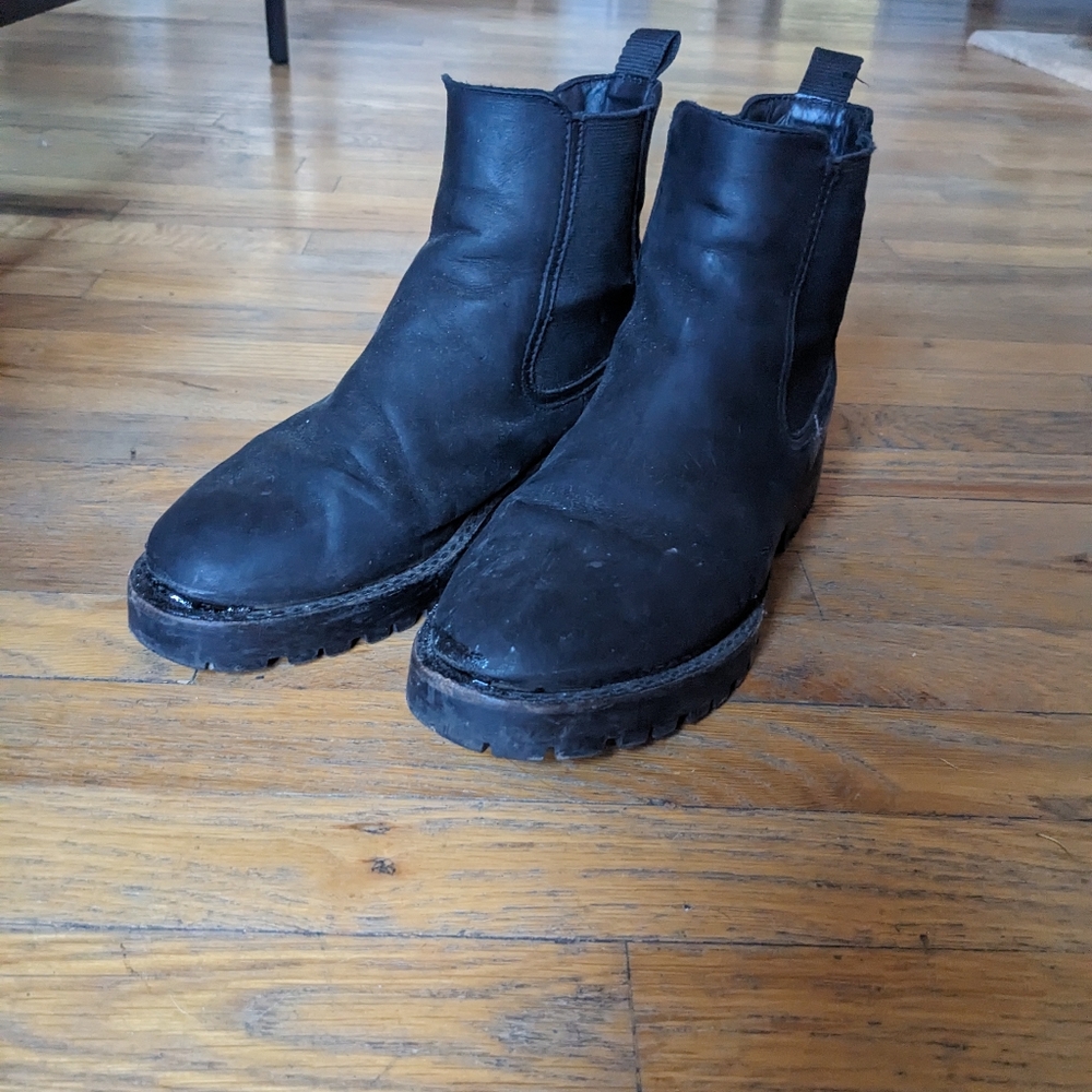 Thursday Chelsea Boots (black)